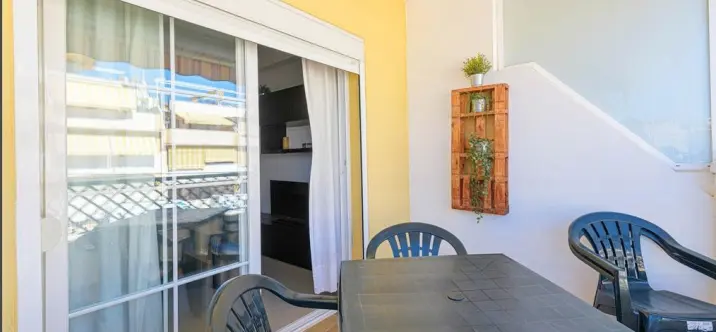 Venta de apartamento en planta media en Rincón de la Victoria 2