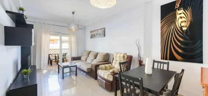 Venta de apartamento en planta media en Rincón de la Victoria 3