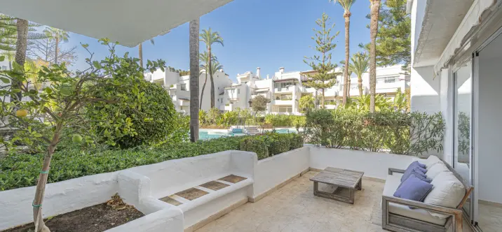 Venta de apartamento en planta baja en The Golden Mile 0