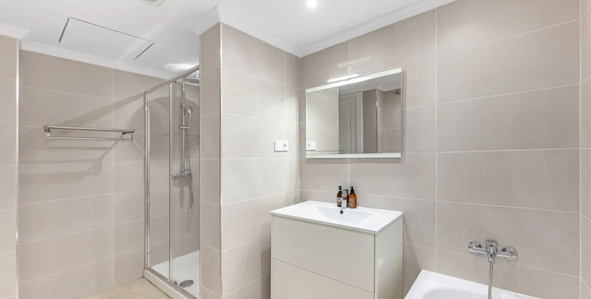 Venta de apartamento en planta baja en The Golden Mile 7