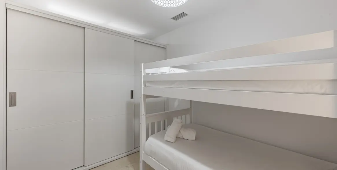 Venta de apartamento en planta baja en The Golden Mile 23