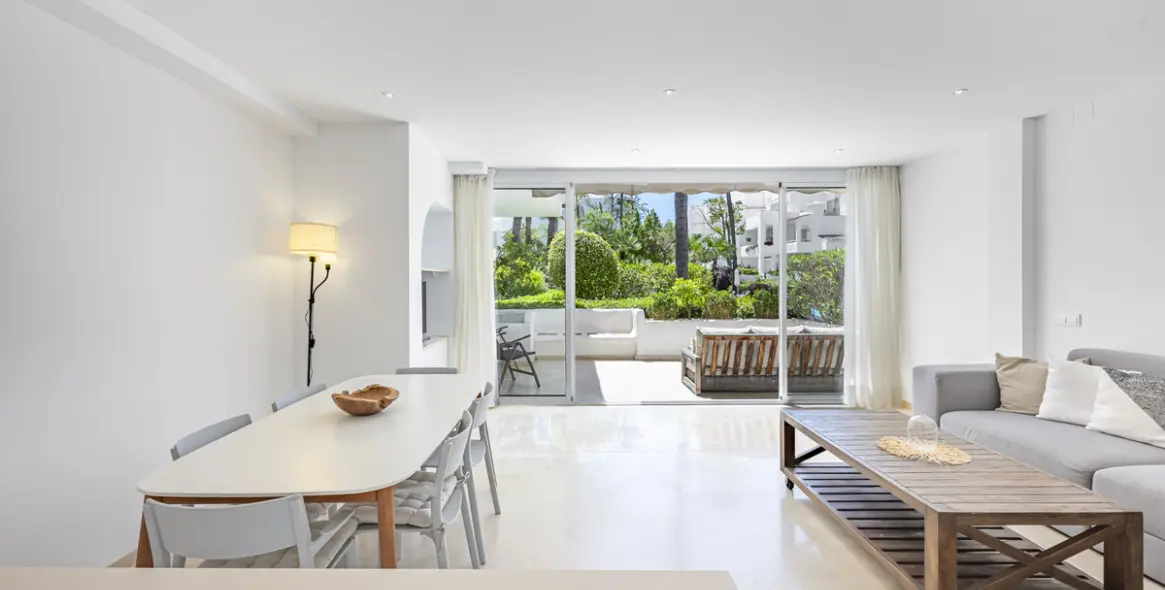 Venta de apartamento en planta baja en The Golden Mile 25