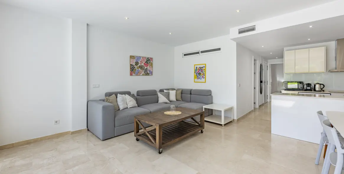 Venta de apartamento en planta baja en The Golden Mile 28