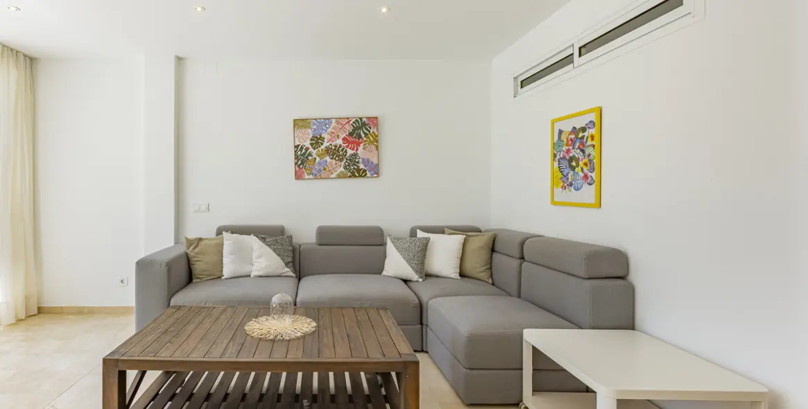 Venta de apartamento en planta baja en The Golden Mile 29