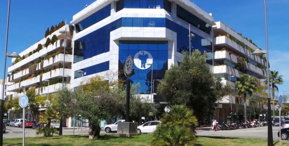 Long-term rent of office in Puerto Banús 1