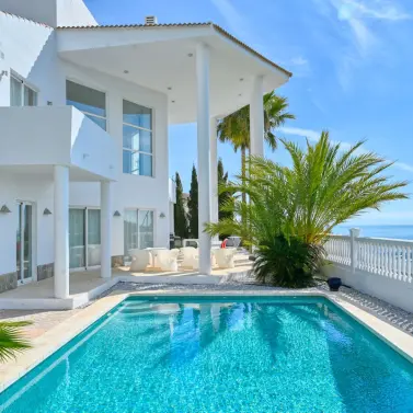 Sale of detached villa in Algarrobo