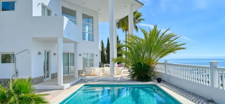Sale of detached villa in Algarrobo 0