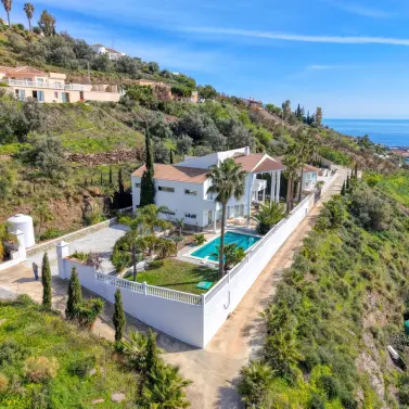 Sale of detached villa in Algarrobo