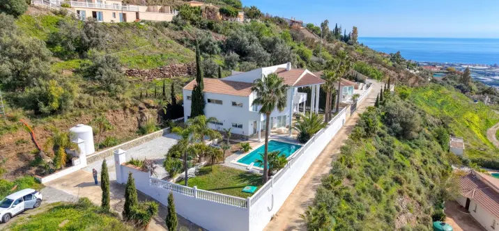 Sale of detached villa in Algarrobo 1