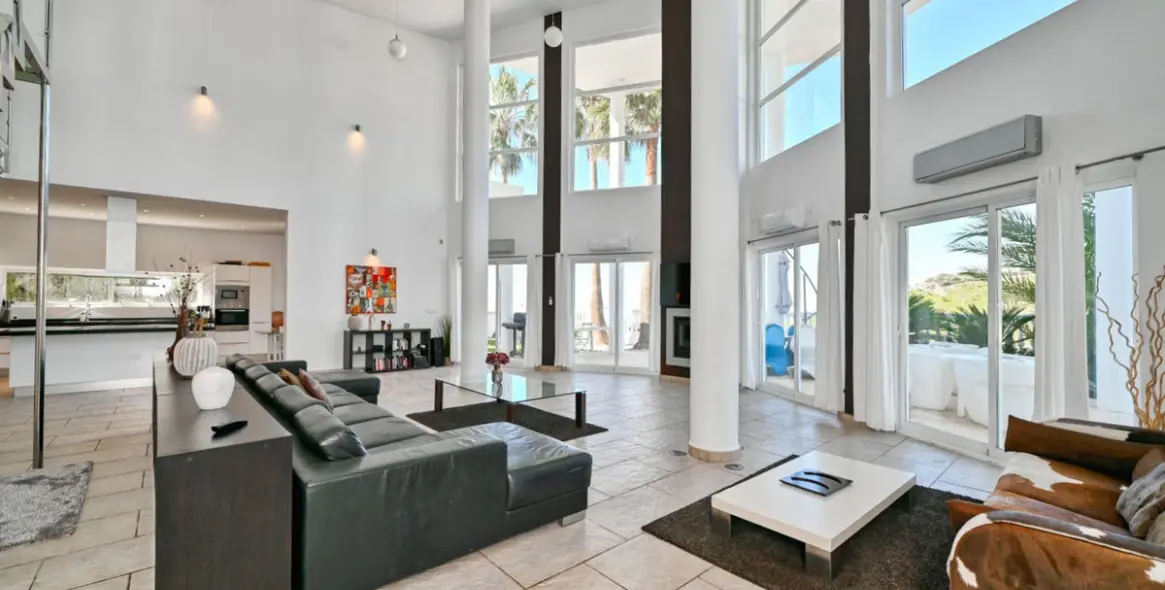 Sale of detached villa in Algarrobo 8