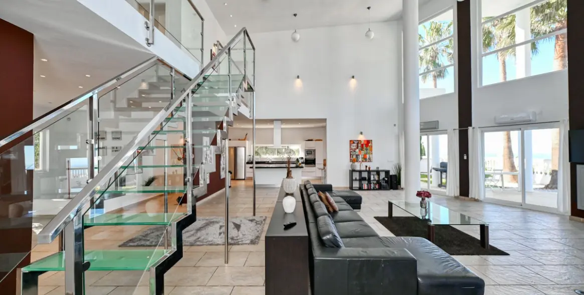 Sale of detached villa in Algarrobo 9