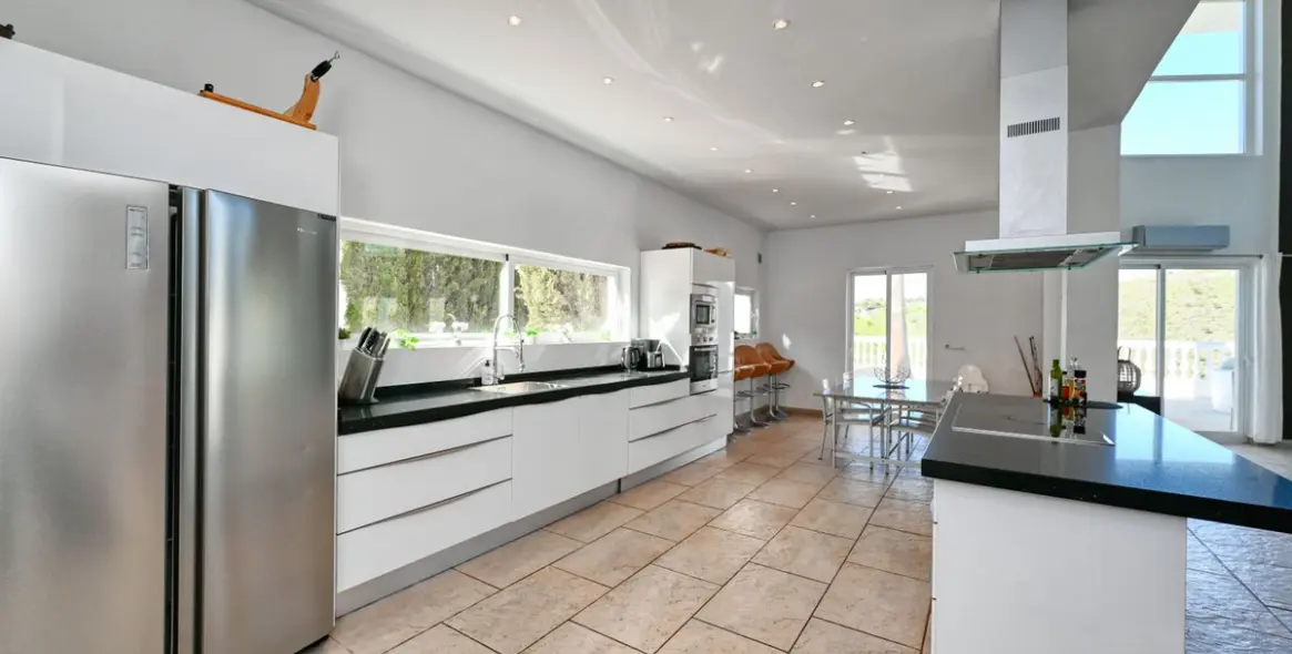 Sale of detached villa in Algarrobo 11