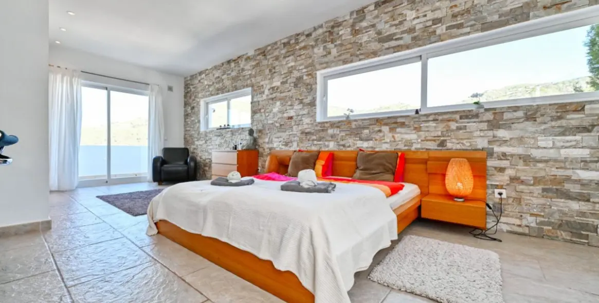 Sale of detached villa in Algarrobo 16