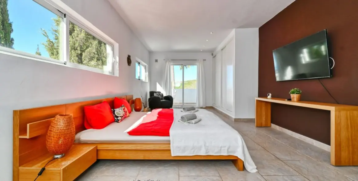 Sale of detached villa in Algarrobo 18