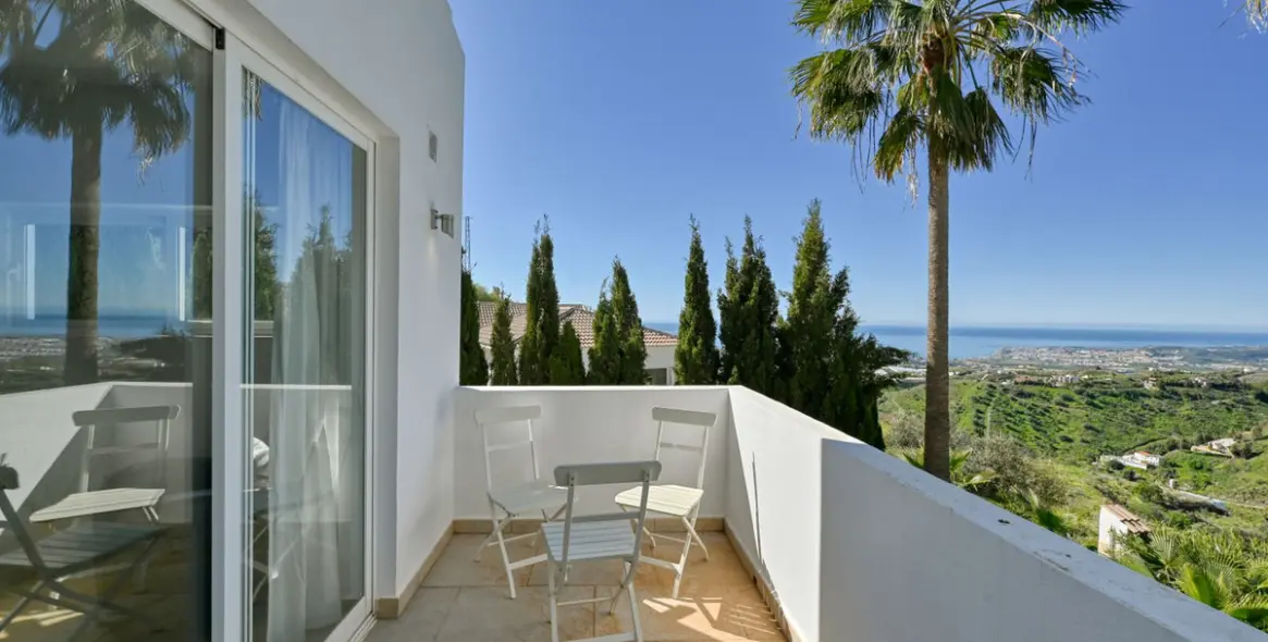 Sale of detached villa in Algarrobo 27