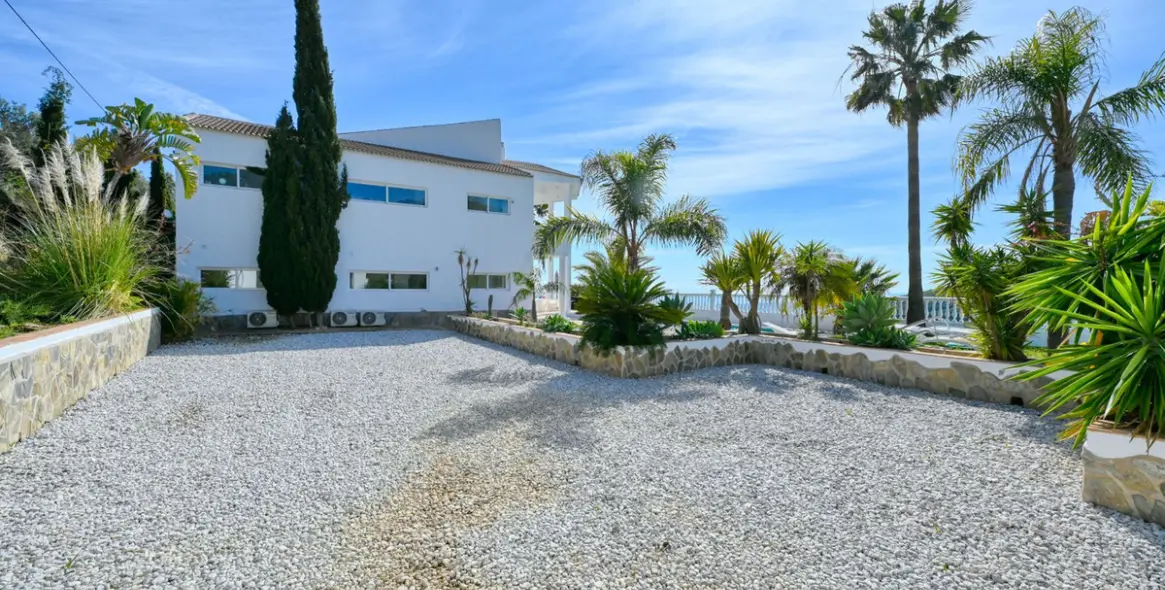 Sale of detached villa in Algarrobo 29