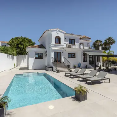 Продажа  отдельно стоящей виллы в Estepona