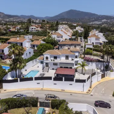 Продажа  отдельно стоящей виллы в Estepona