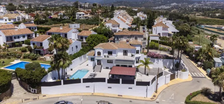 Продажа  отдельно стоящей виллы в Estepona 1