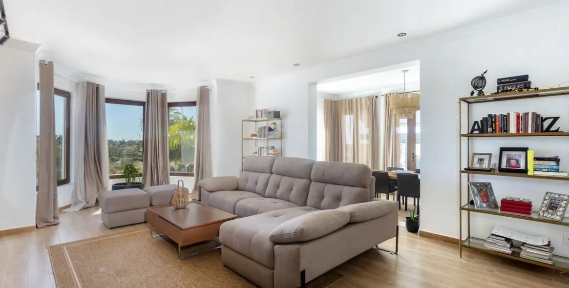 Продажа  отдельно стоящей виллы в Estepona 4