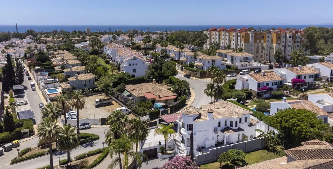 Продажа  отдельно стоящей виллы в Estepona 5