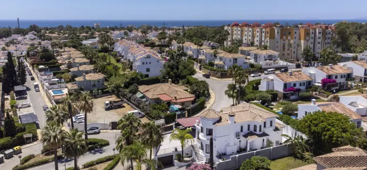 Продажа  отдельно стоящей виллы в Estepona 4