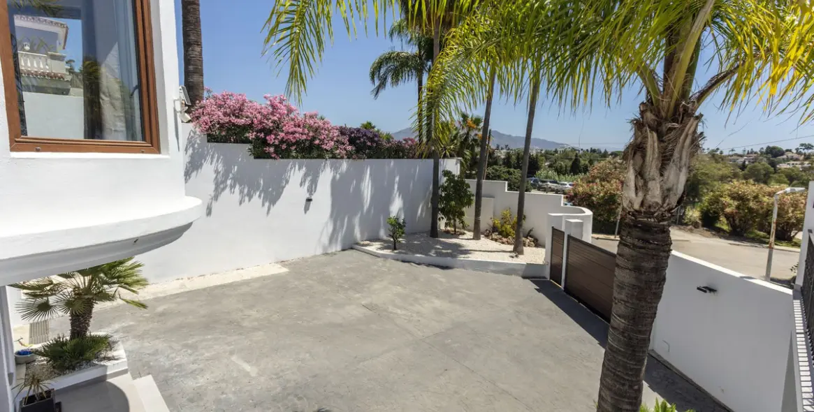 Продажа  отдельно стоящей виллы в Estepona 11