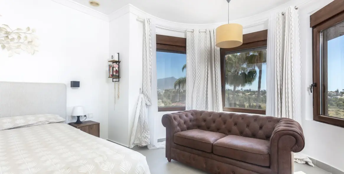 Продажа  отдельно стоящей виллы в Estepona 18