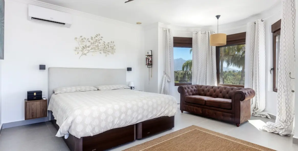 Продажа  отдельно стоящей виллы в Estepona 20