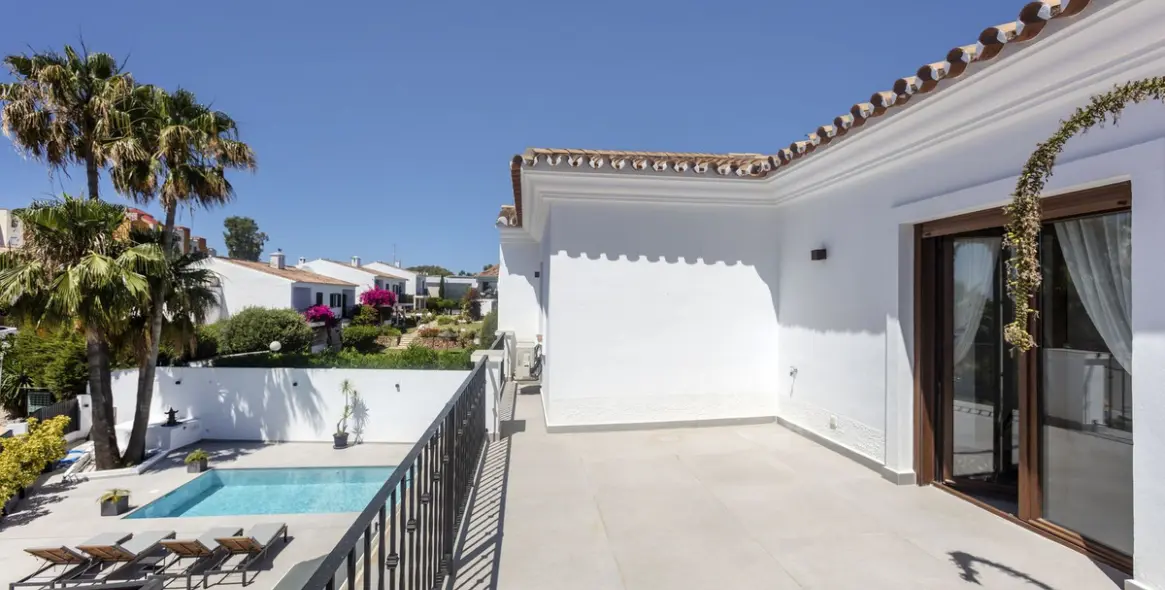 Продажа  отдельно стоящей виллы в Estepona 22