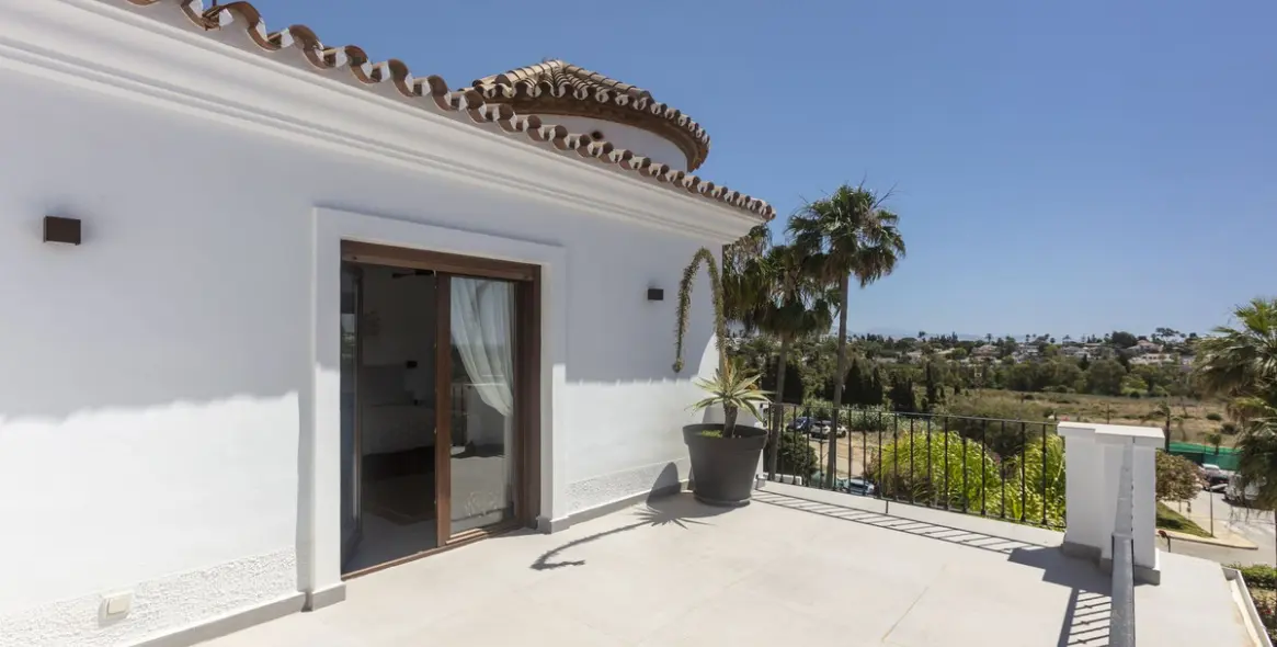 Продажа  отдельно стоящей виллы в Estepona 23
