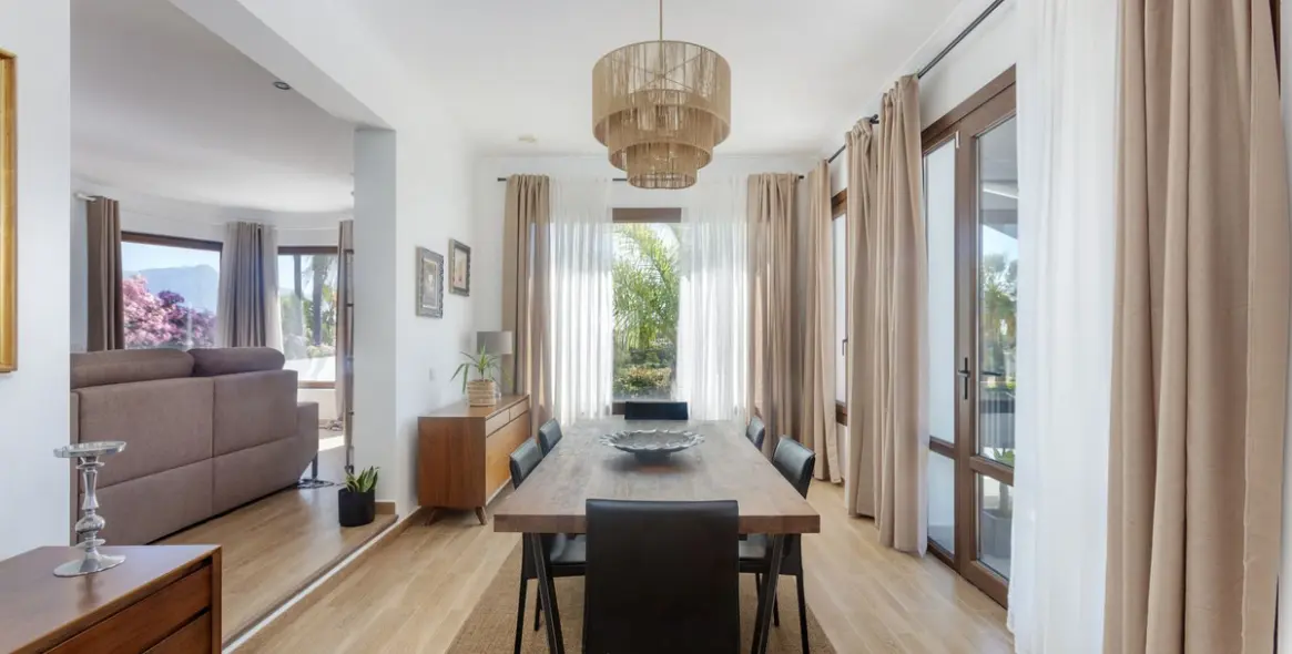 Продажа  отдельно стоящей виллы в Estepona 30