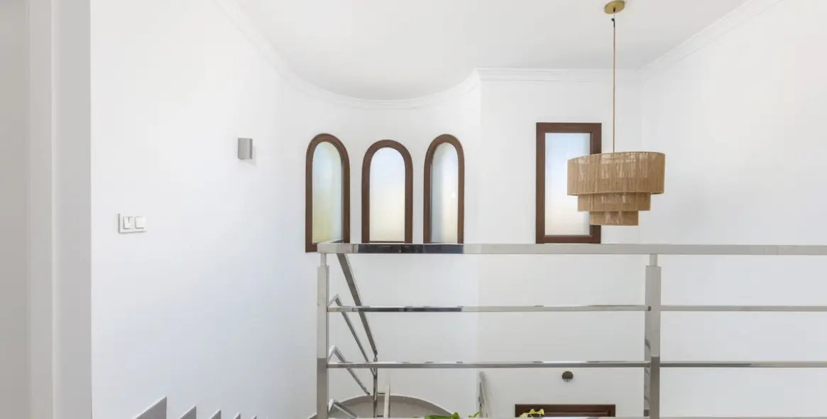 Продажа  отдельно стоящей виллы в Estepona 31