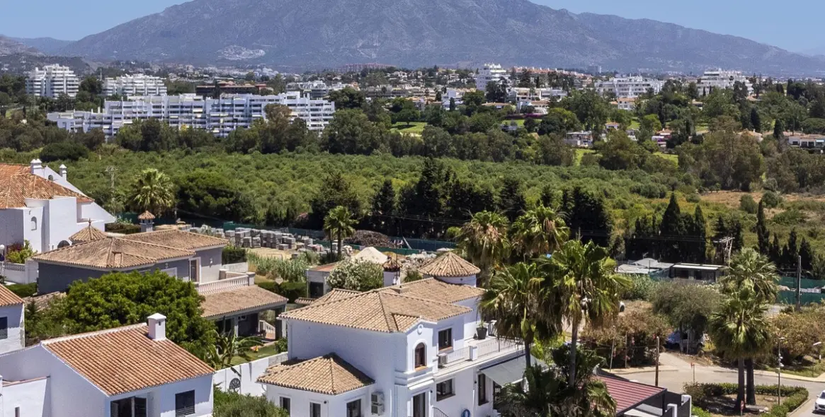 Продажа  отдельно стоящей виллы в Estepona 32