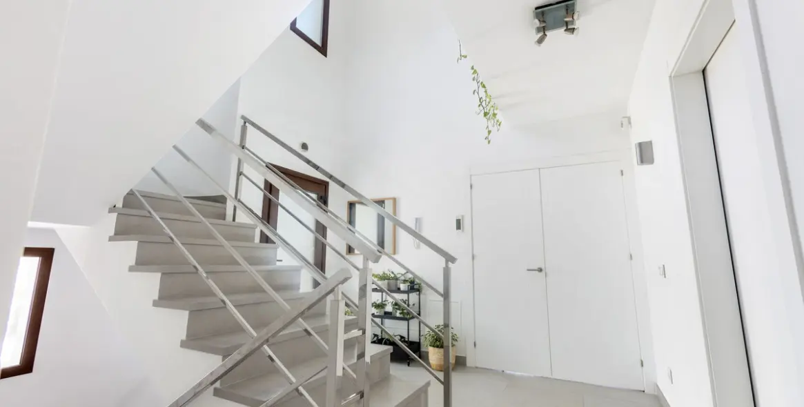 Продажа  отдельно стоящей виллы в Estepona 34