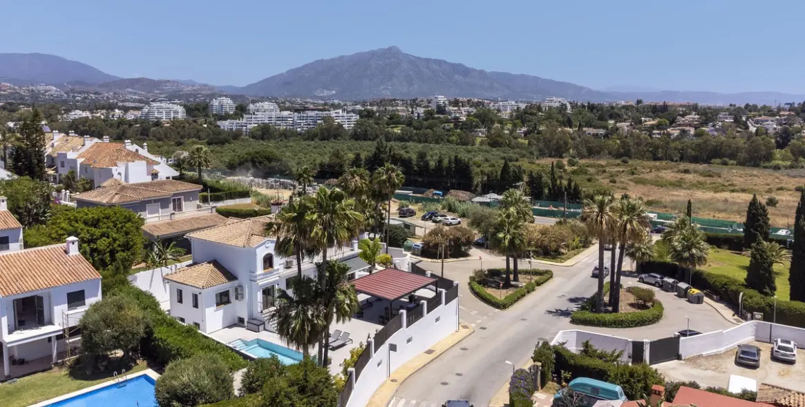 Продажа  отдельно стоящей виллы в Estepona 42