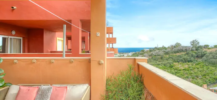 Продажа апартаментов на среднем этаже в Reserva de Marbella 3