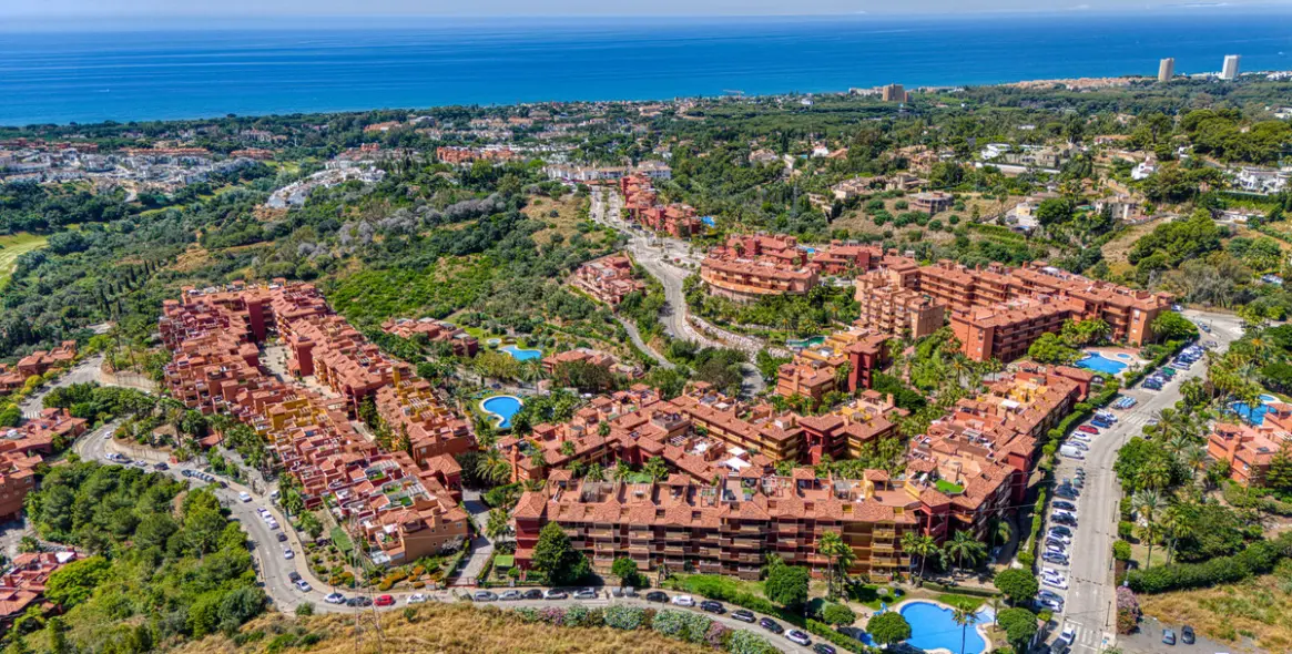 Продажа апартаментов на среднем этаже в Reserva de Marbella 11