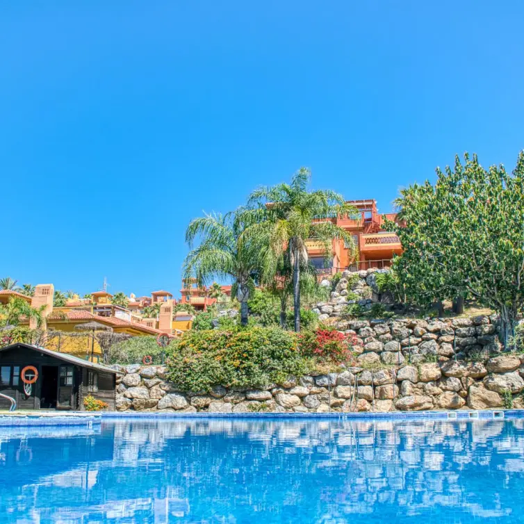 Sale of middle floor apartment in Reserva de Marbella