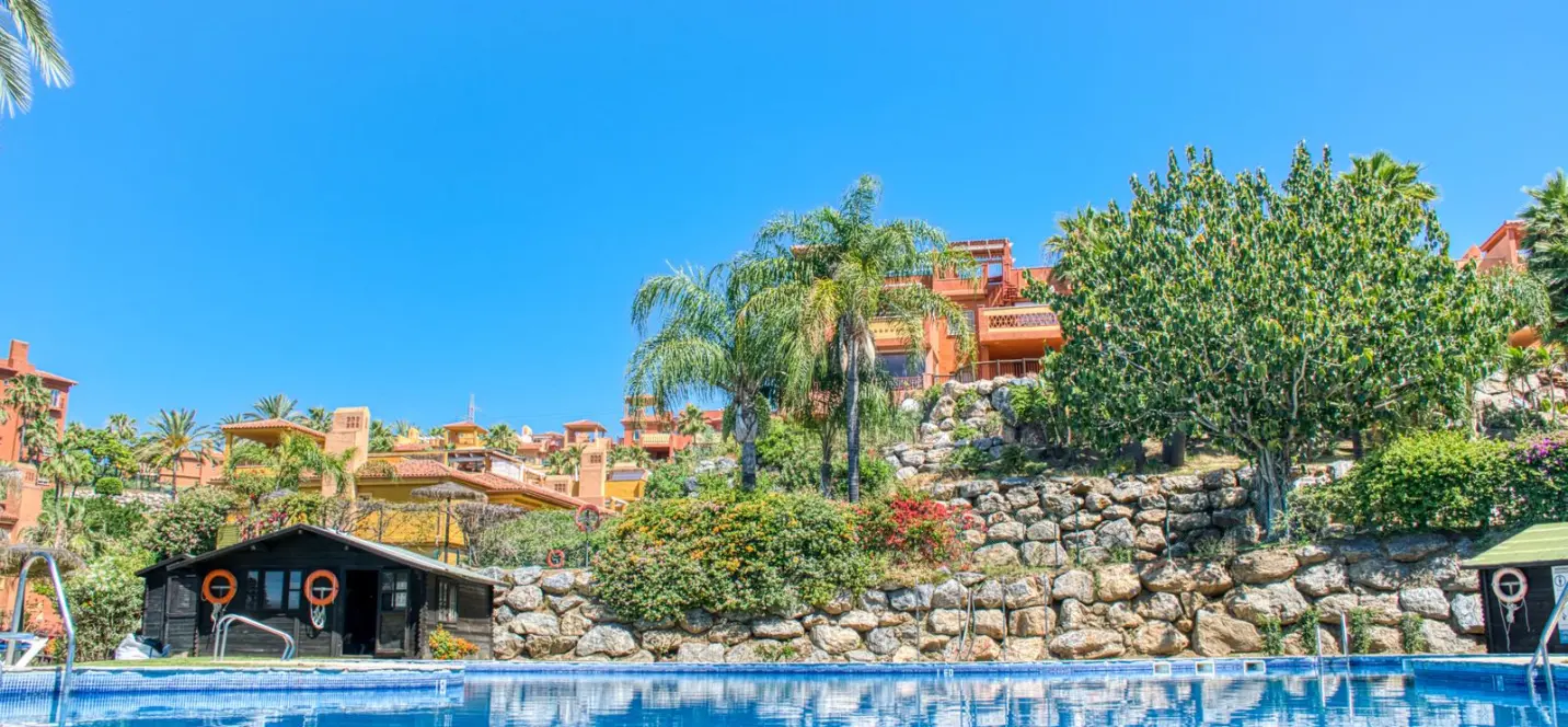 Sale of middle floor apartment in Reserva de Marbella 2