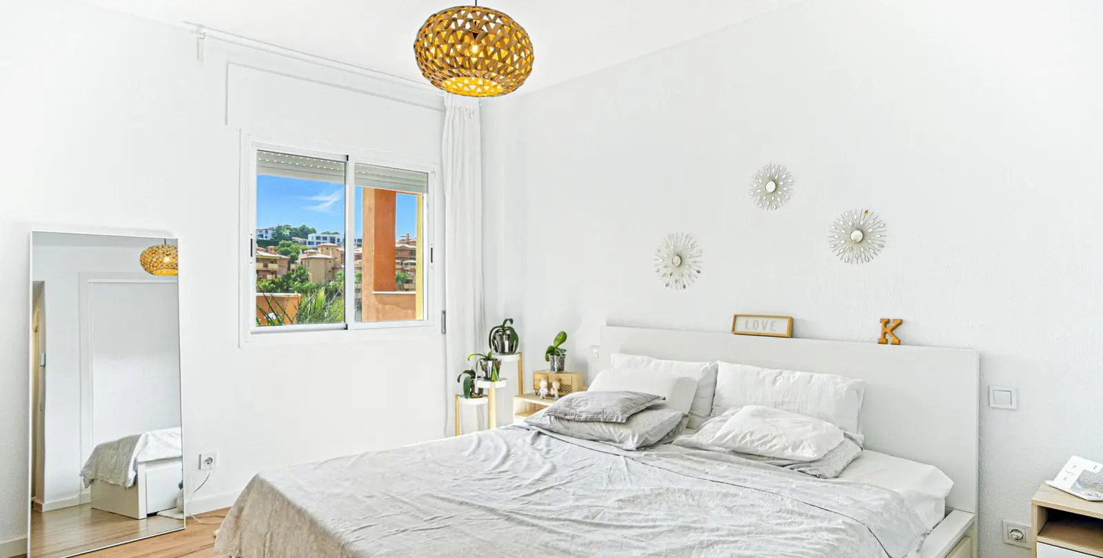 Sale of middle floor apartment in Reserva de Marbella 9