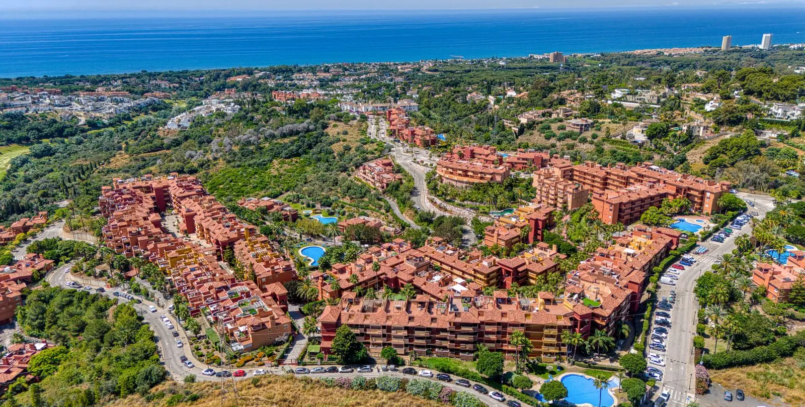 Sale of middle floor apartment in Reserva de Marbella 11