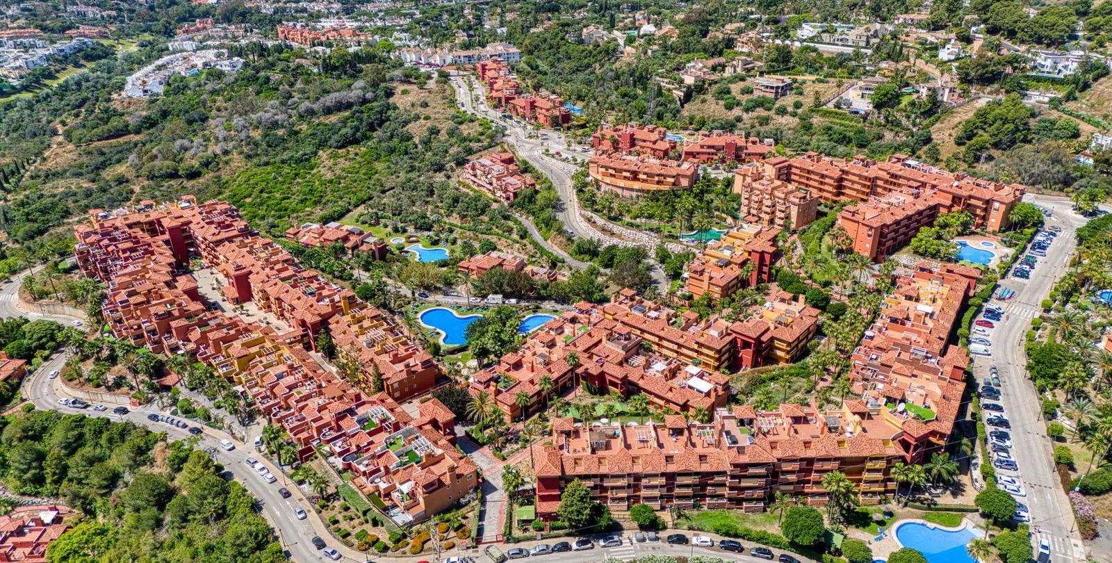 Sale of middle floor apartment in Reserva de Marbella 14