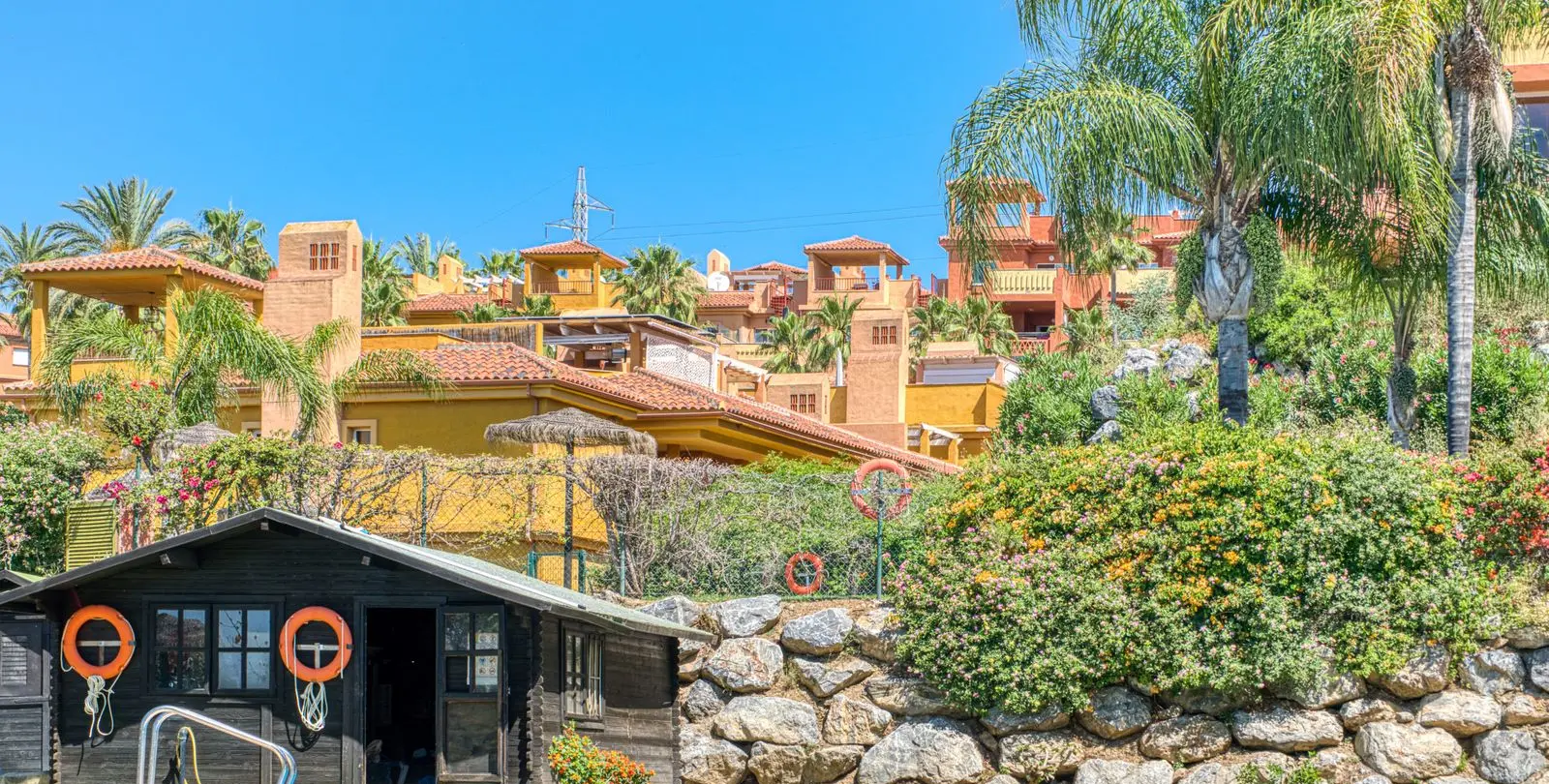 Sale of middle floor apartment in Reserva de Marbella 16