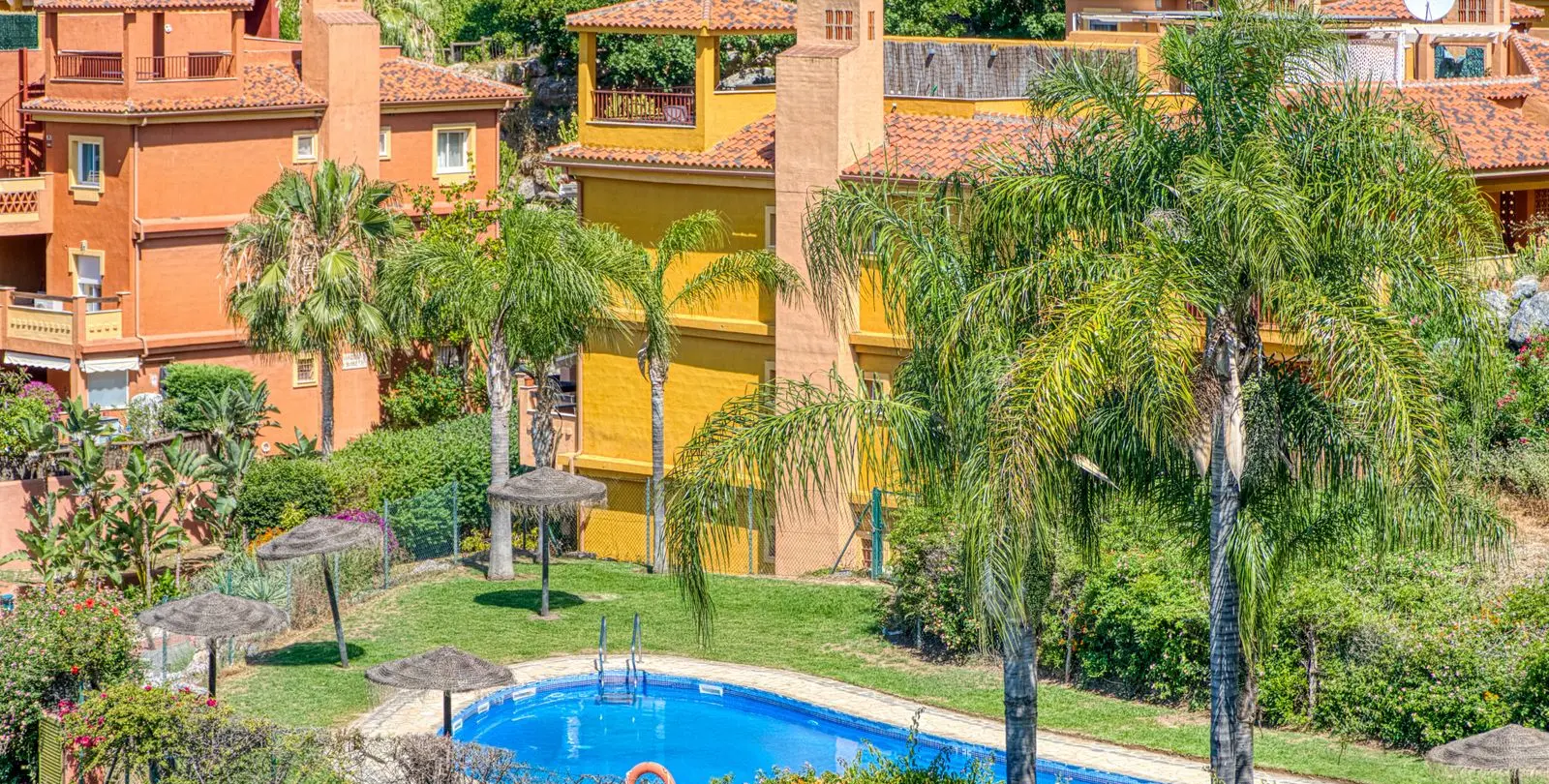 Sale of middle floor apartment in Reserva de Marbella 20