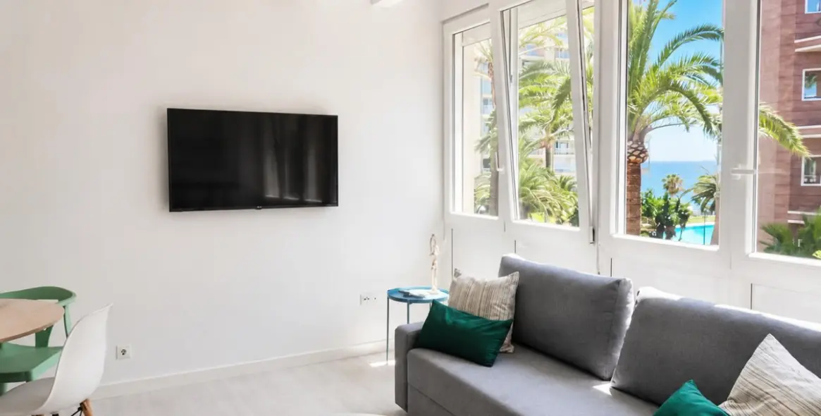 Sale of middle floor apartment in Torremolinos Centro 3