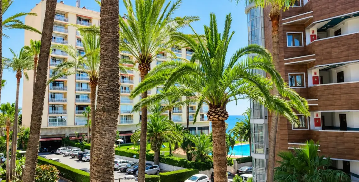 Sale of middle floor apartment in Torremolinos Centro 4