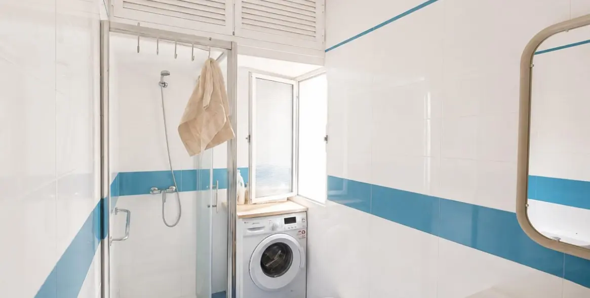 Sale of middle floor apartment in Torremolinos Centro 10