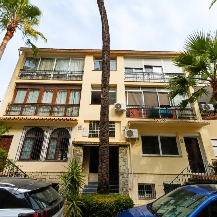 Sale of middle floor apartment in Torremolinos Centro