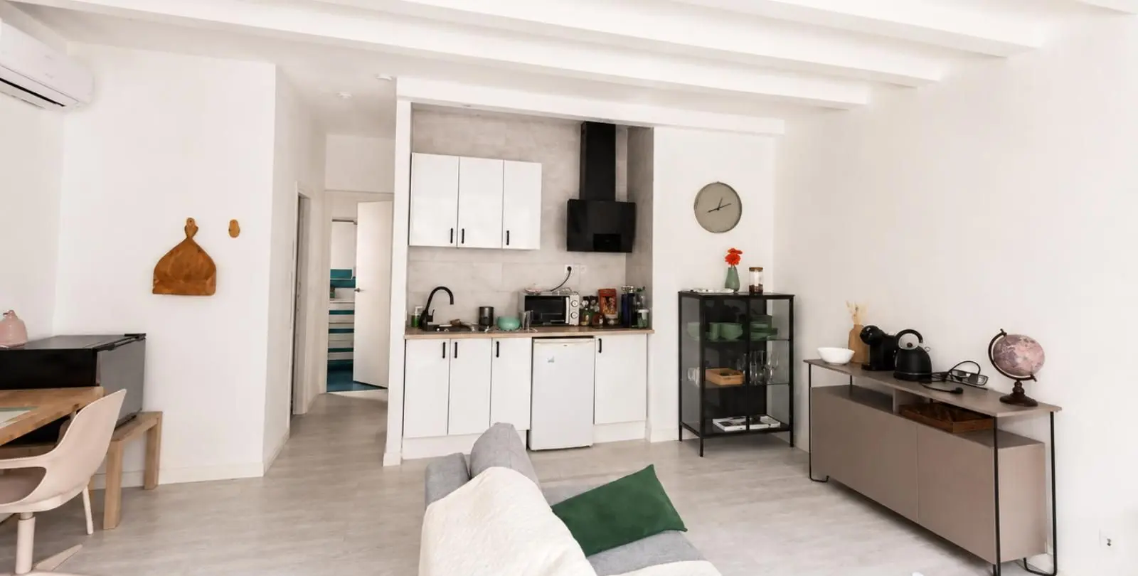 Sale of middle floor apartment in Torremolinos Centro 3